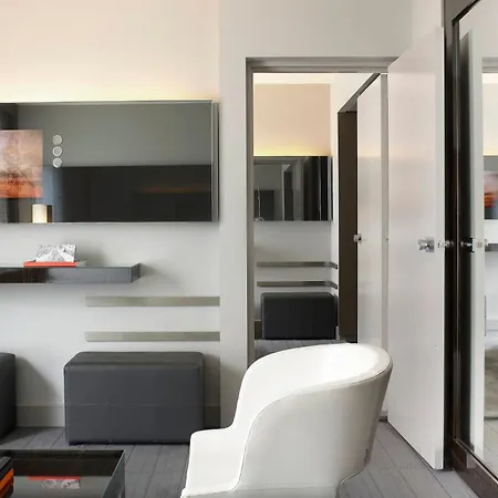 Hotel Le Meridien Arc De Triomphe 4*